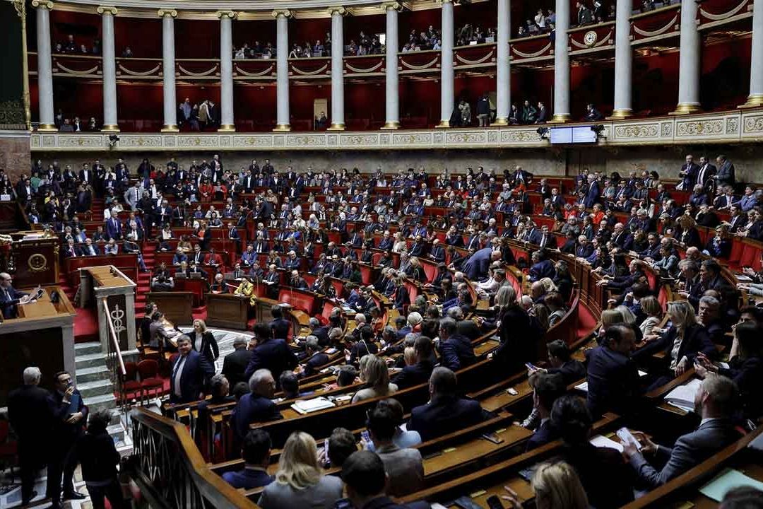 Francia: Asamblea Aprueba la Reforma de Pensiones de Emmanuel Macron