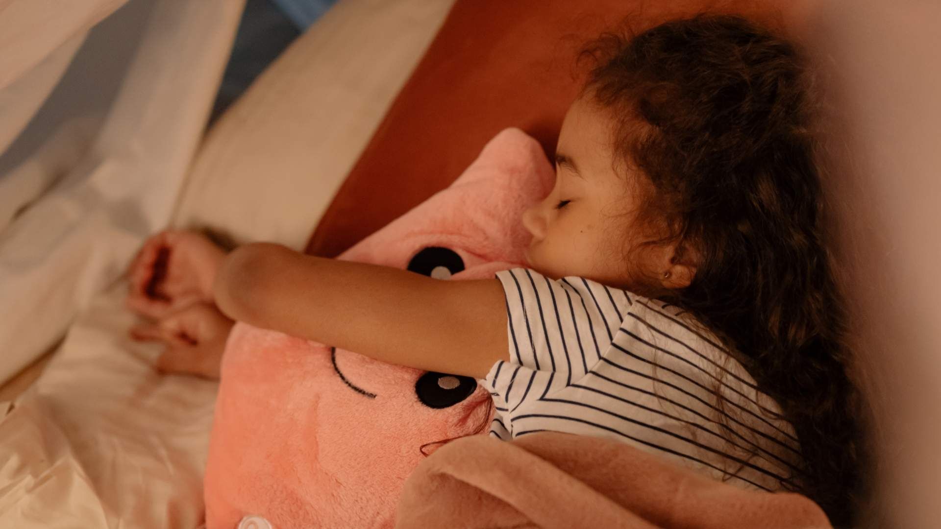 La apnea del sueño se caracteriza por pausas respiratorias durante el sueño
