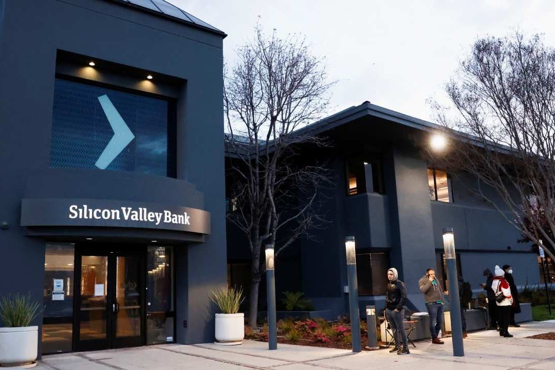 La empresa matriz del Silicon Valley Bank (SVB) se declaró en bancarrota en un tribunal de Nueva York