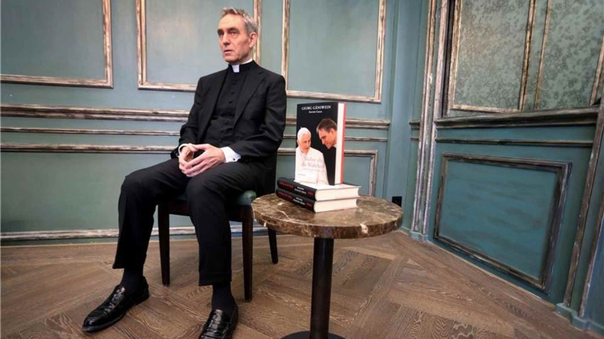 Secretario de Benedicto XVI ya destruyó sus cartas privadas