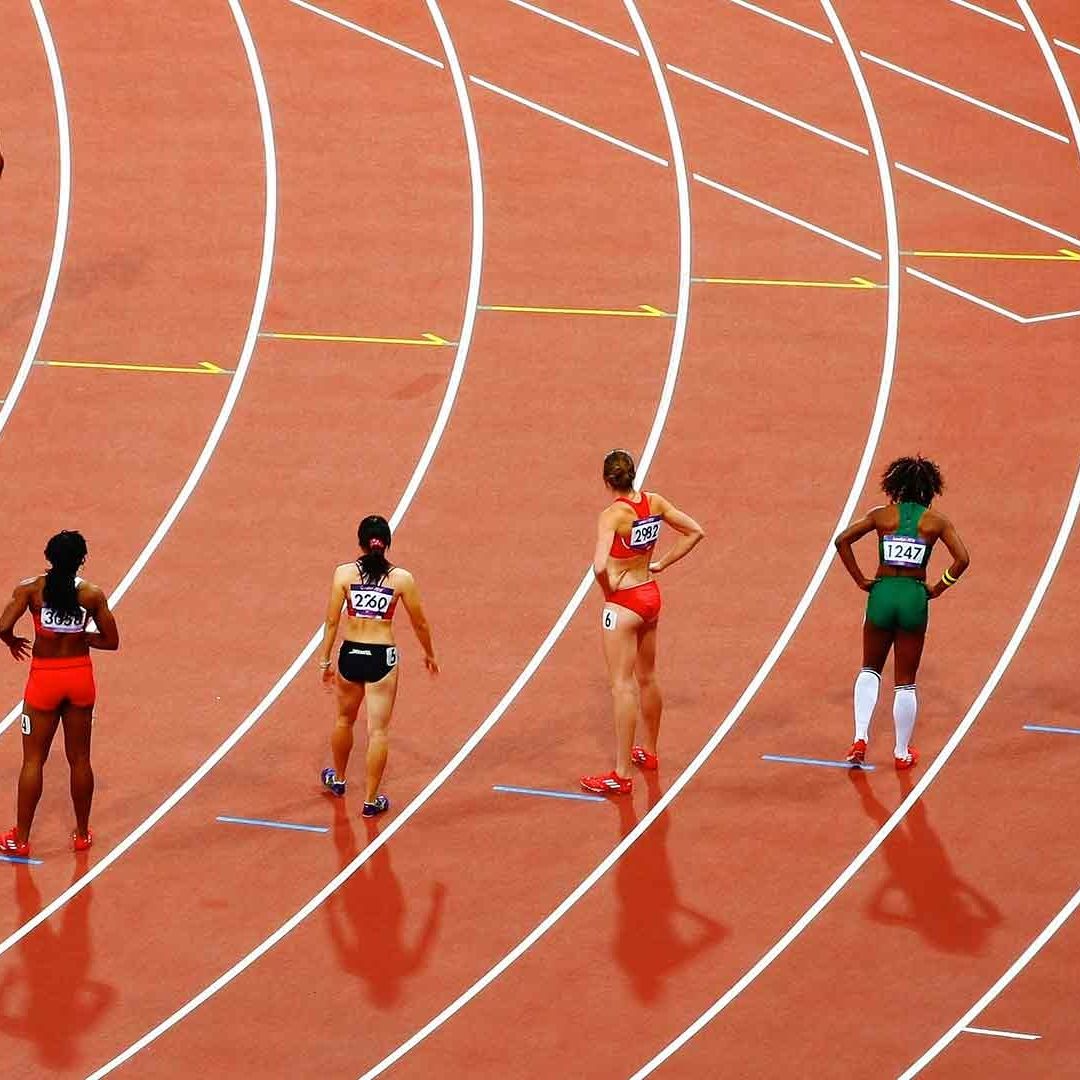 Prohíben a atletas trans competir en atletismo internacional