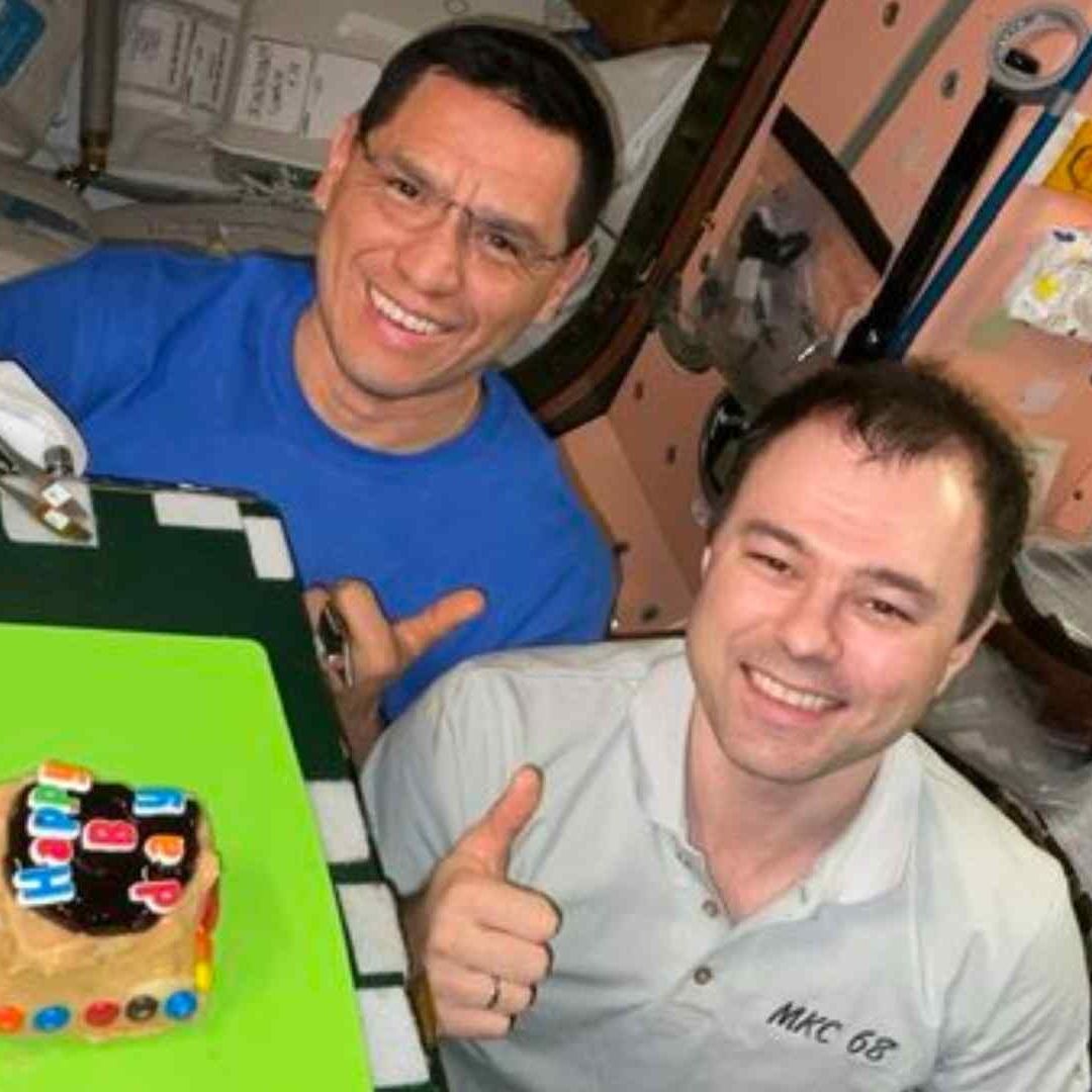 Aplazan regreso a la Tierra de astronautas para septiembre