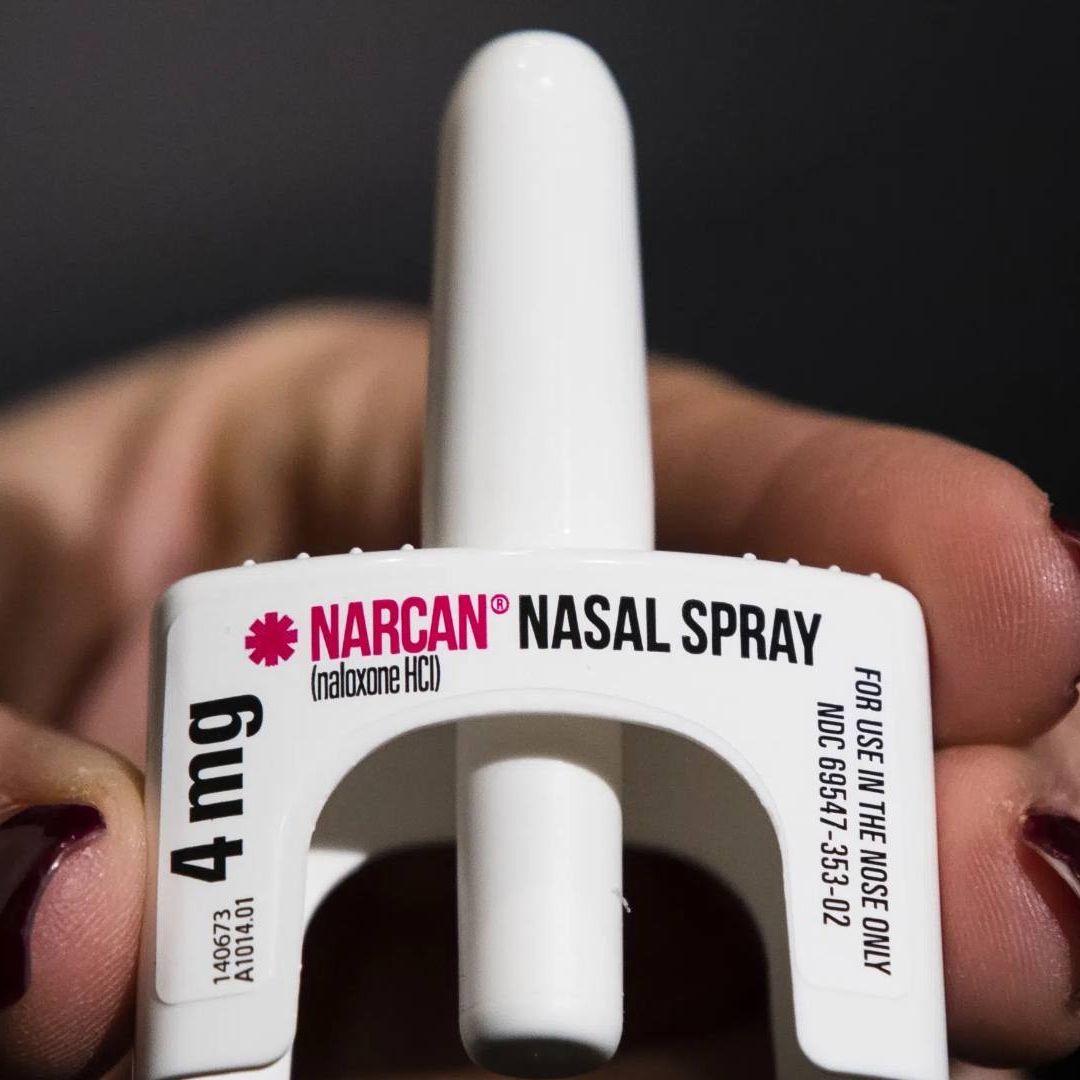 El aerosol nasal Narcan fue aprobado por primera vez por la FDA en 2015 como medicamento recetado