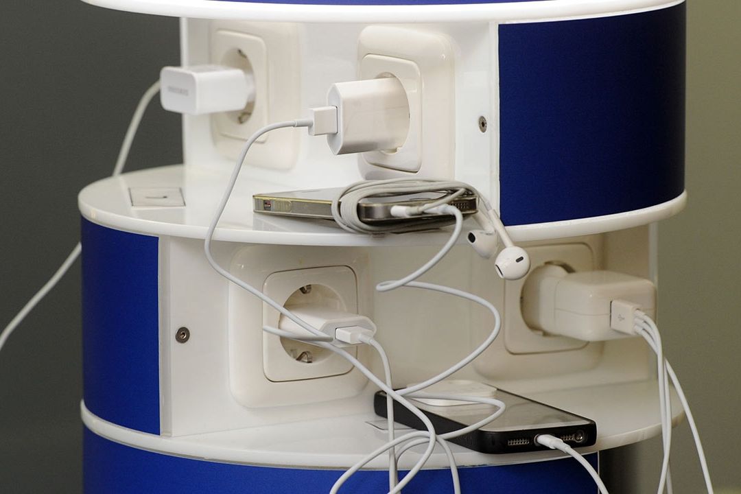 FBI recomienda no cargar teléfonos celulares en estaciones públicas