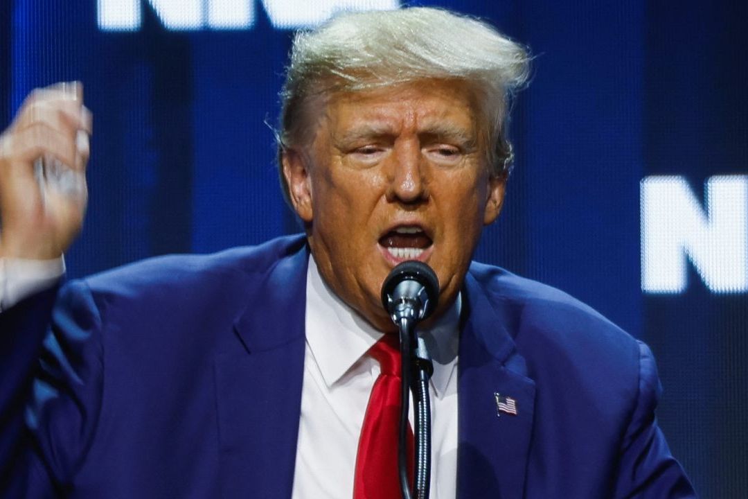 Trump se refirió así al proceso en el que se le acusa de 34 cargos por delitos graves de falsificación de registros comerciales en el marco del supuesto soborno a la actriz de cine porno Stormy Daniels