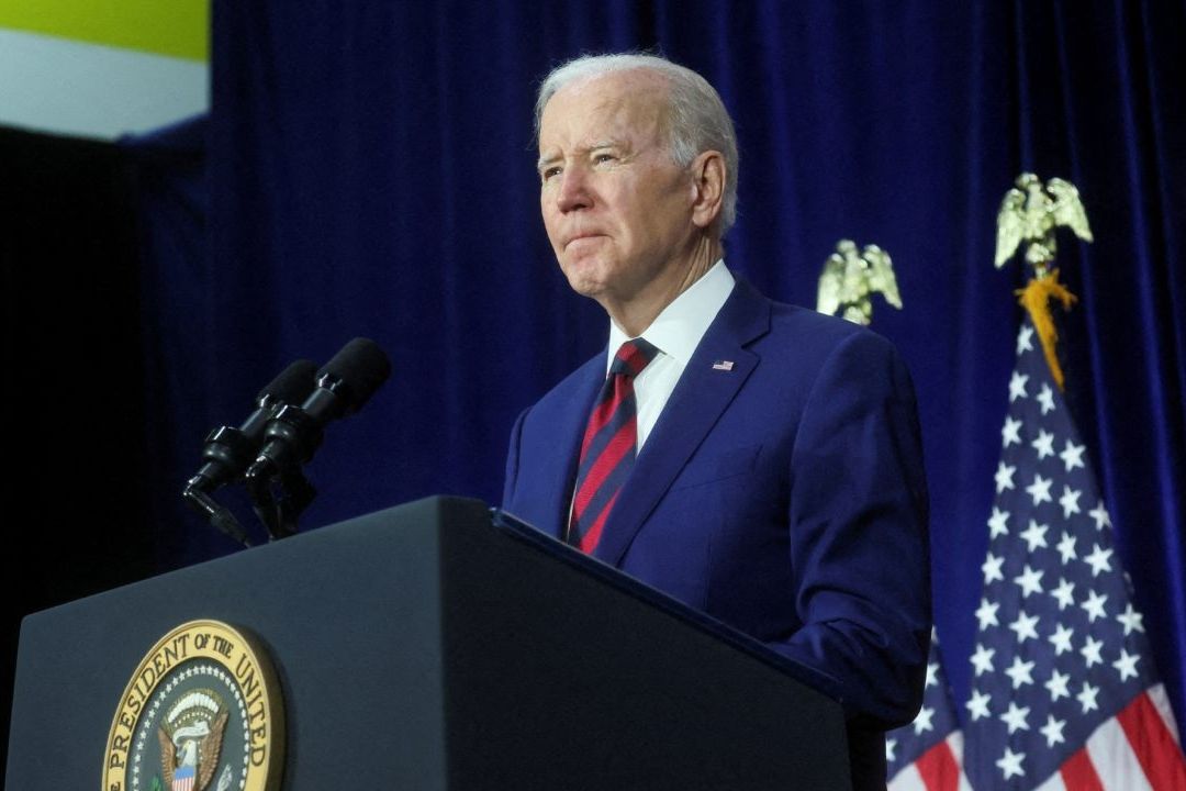Biden pide frenar uso de armas