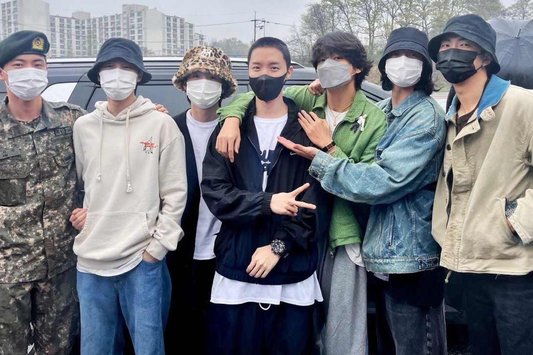 J-Hope llegó martes a un campo de instrucción para comenzar su servicio militar obligatorio y se convirtió en el segundo miembro de BTS en sumarse al ejército surcoreano.