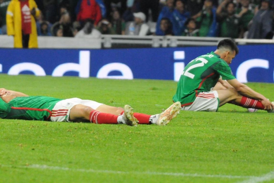 Por qué el futbolista mexicano no triunfa en Europa.