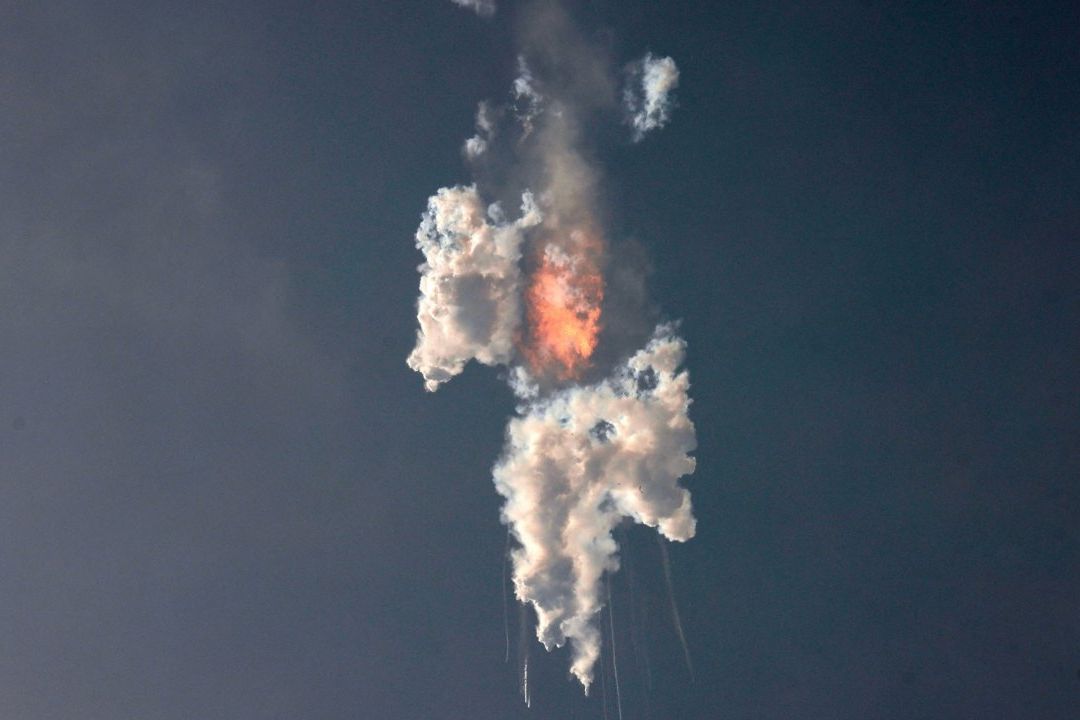 El megacohete Starship de SpaceX explotó tras ser lanzado hoy, 20 de abril de 2023, en su base de Texas