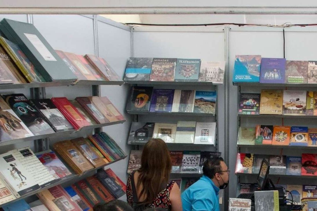 Arranca Feria del Libro y la Rosa en su edición XV