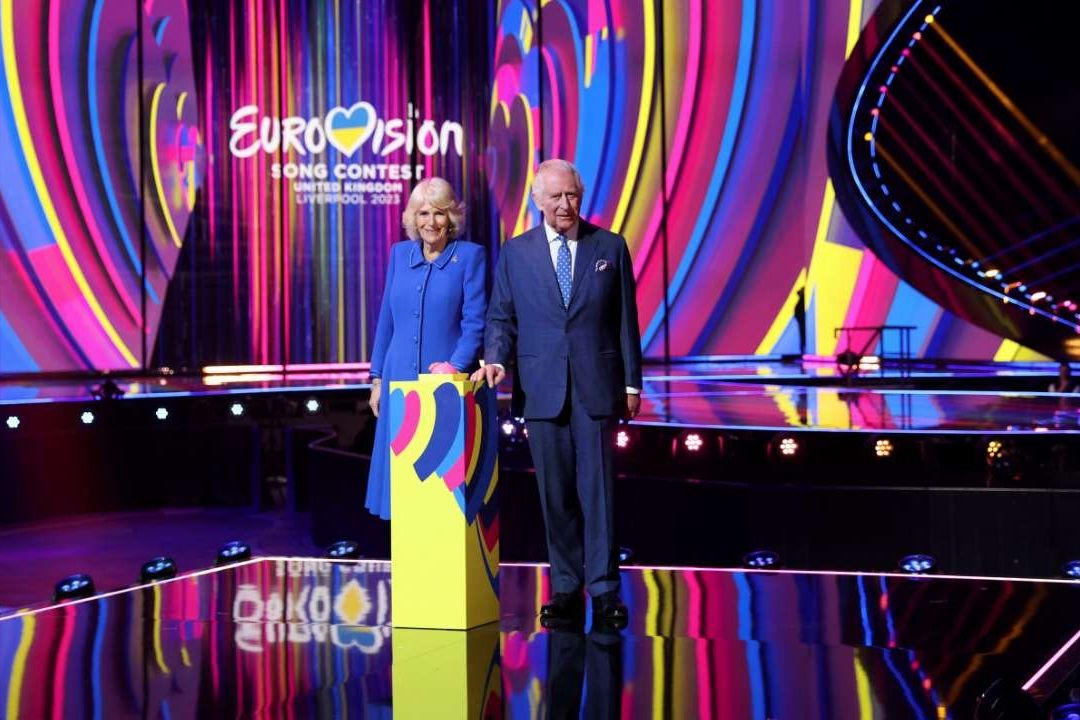 Rey Carlos presenta escernario de Eurovisión 2023