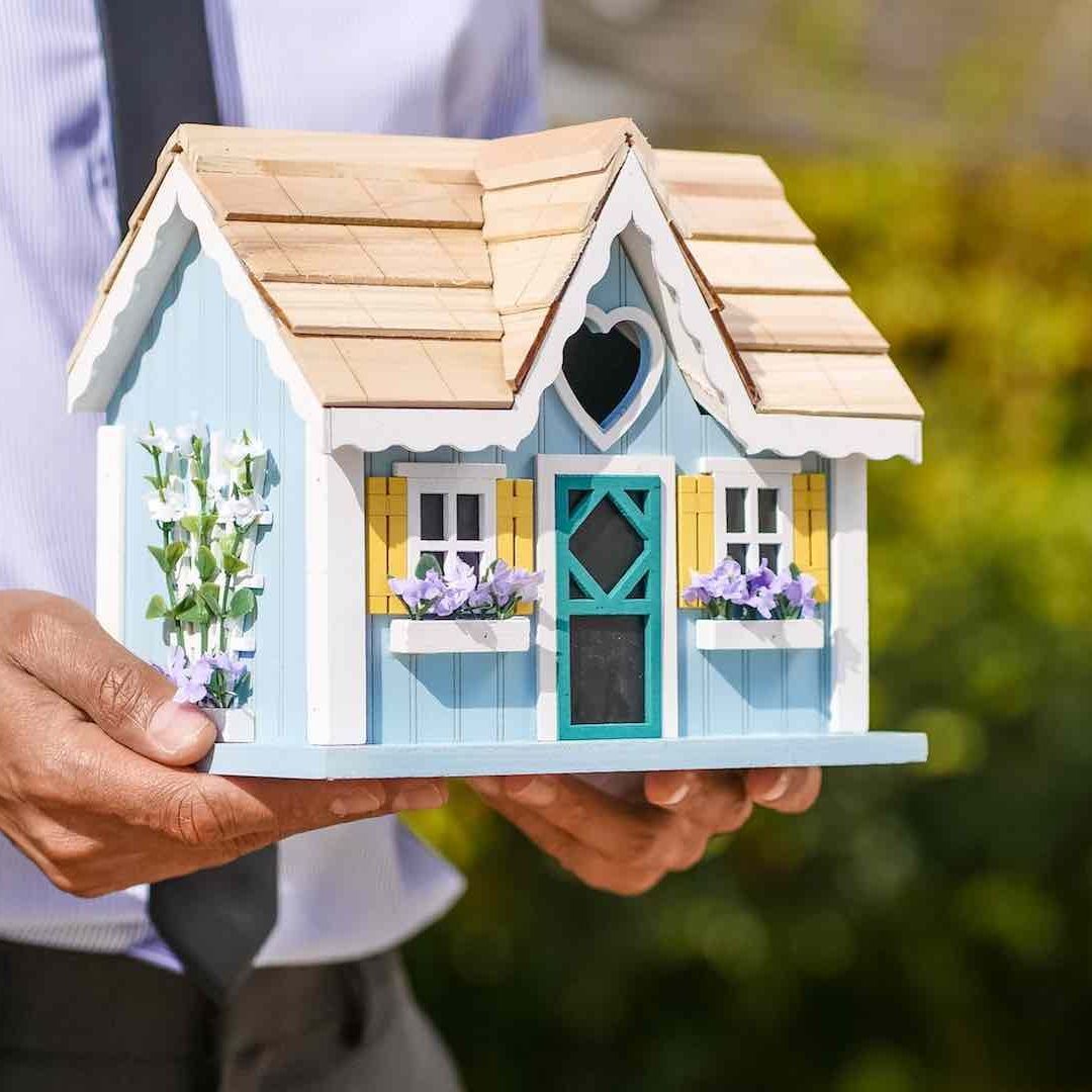 Las personas que no pagan su crédito hipotecario son desalojadas del inmueble para ponerlo a la venta