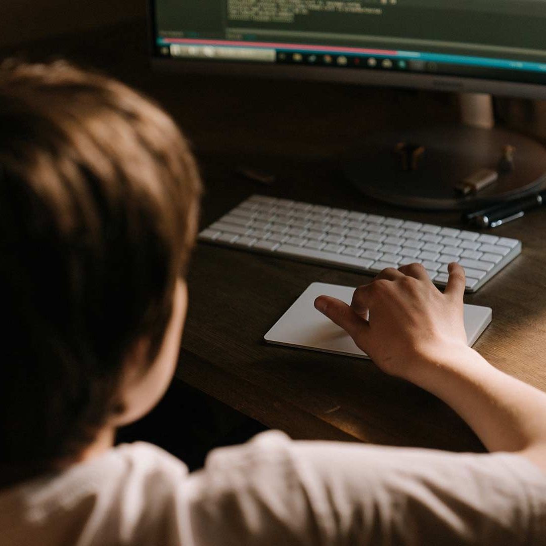 Niños y adolescentes son más vulnerables ante el ciberacoso