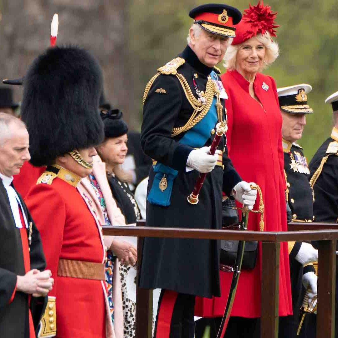 El rey Carlos III usará uniforme para su coronación como rey