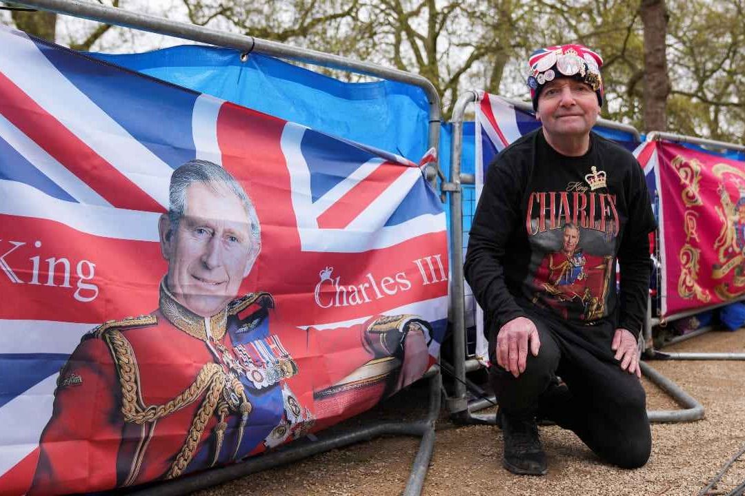 Fotos: Así Acampan en Londres para la Coronación del Rey Carlos III