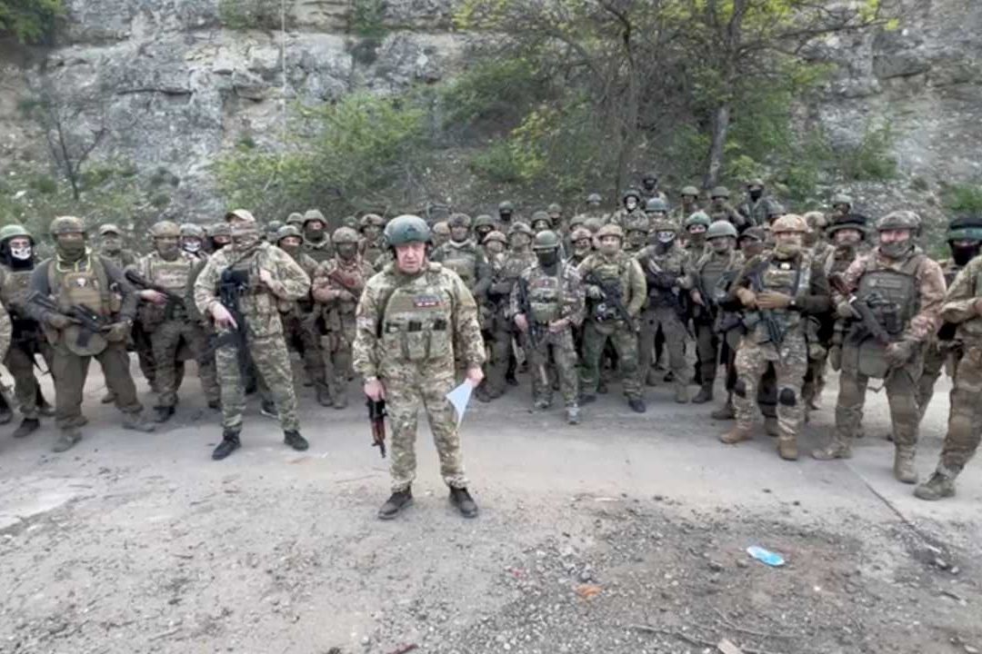 Grupo Paramilitar Wagner Avanza a Bajmut y Espera Municiones