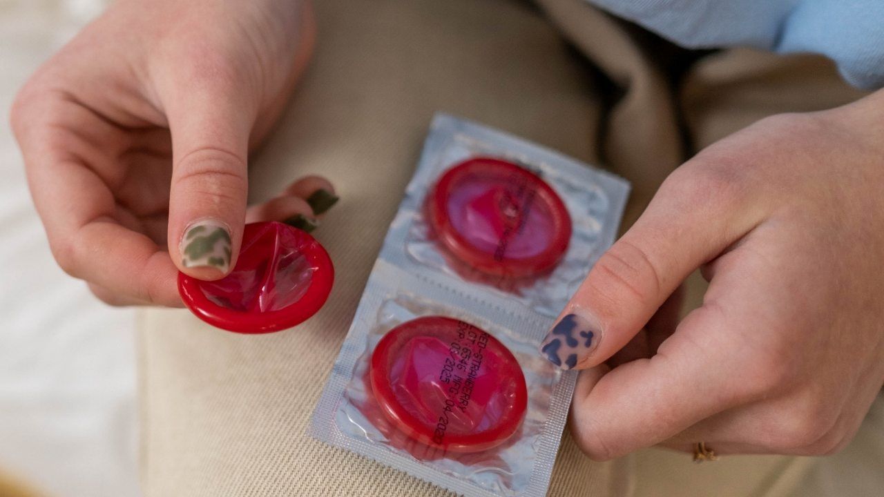 Cofepris emite alerta por venta de condones falsos