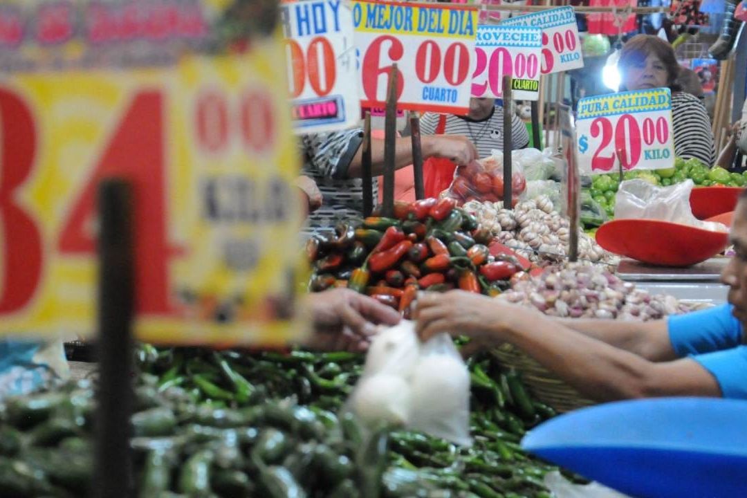 La tasa de inflación en México cayó 6.25% anual en abril, sumando tres meses a la baja, informó el Inegi