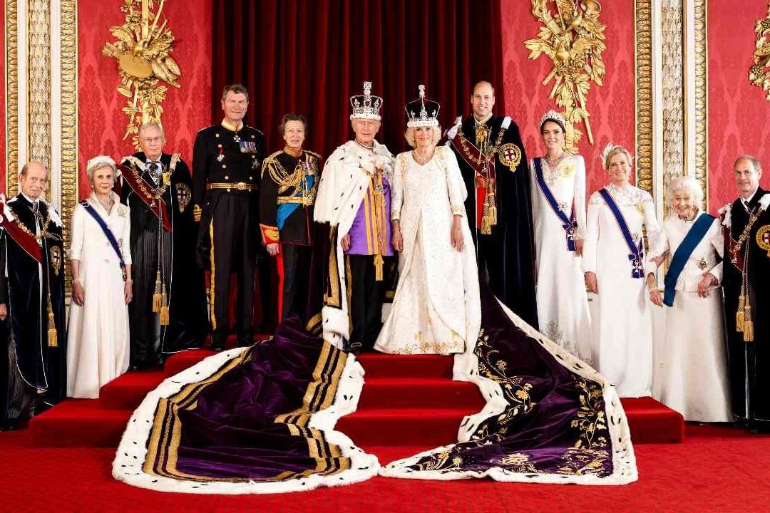 Familia Real: Publican Fotografía Oficial tras la Coronación del Rey Carlos III