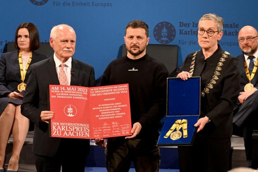El presidente de Ucrania, Volodímir Zelenski, recibe premio de Unión Europea