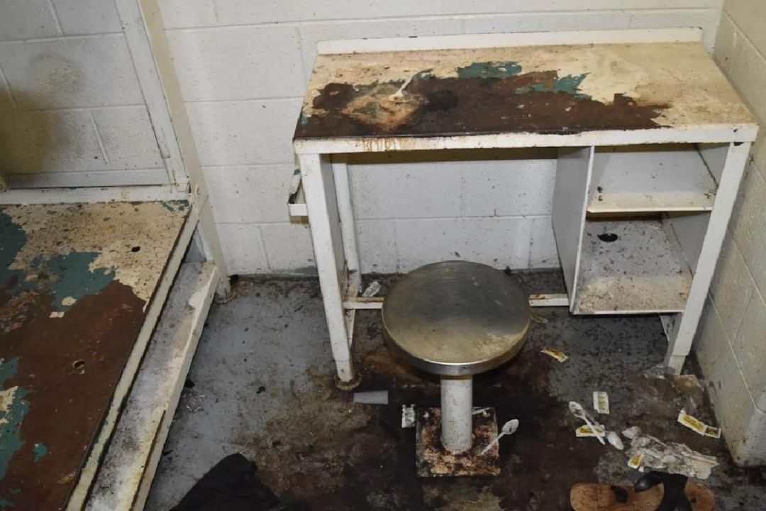 Preso Infestado de Piojos Murió por Negligencia, Revela Forense