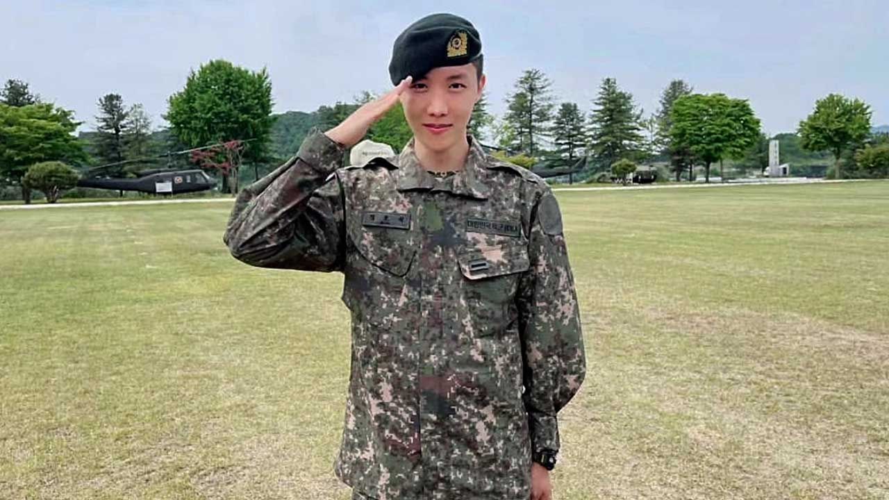 La estrella de BTS, J-Hope, informó que culminó de manera exitosa su primer entrenamiento básico en el servicio militar obligatorio