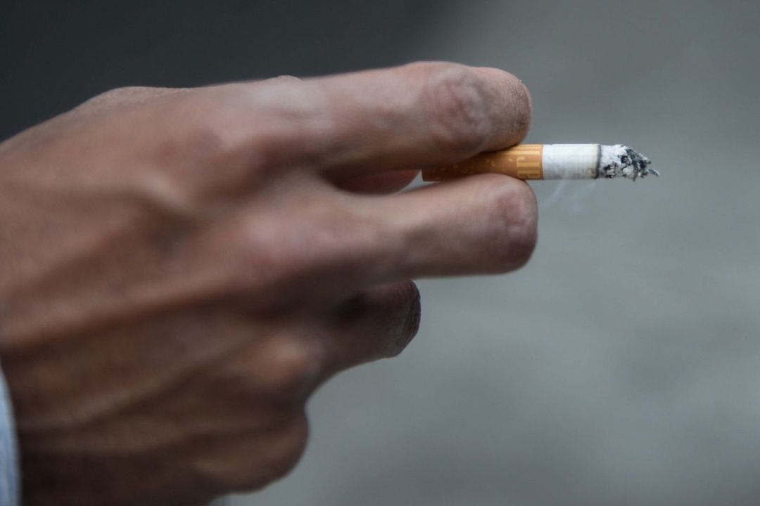 La Ley General para el control del Tabaco prohíbe fumar en bares, restaurantes y otros sitios públicos sin zonas exclusivas para fumadores.