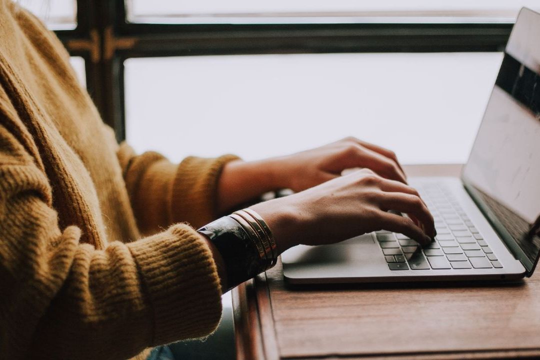 SAT: ¿Qué Compras Hechas en Línea o por Internet Se Pueden Deducir en tu Declaración?
