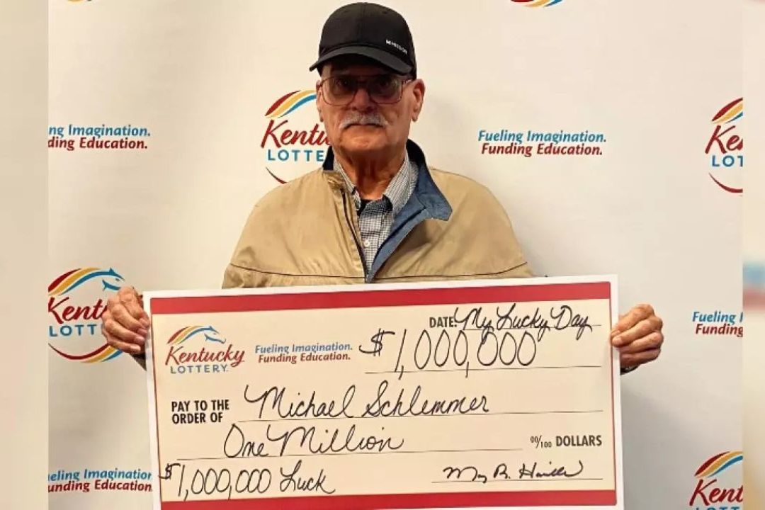 Hombre Juega a la Lotería en Gasolinería y Gana 1 Millón de Dólares