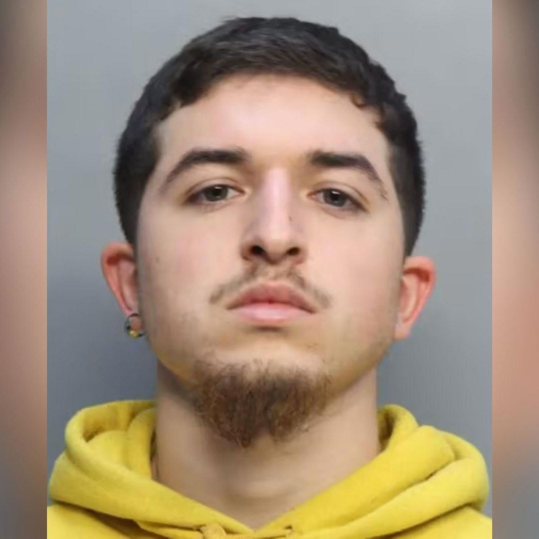 Arrestan a Tiktoker por Ingresar a Escuela y Ofrecer Marihuana