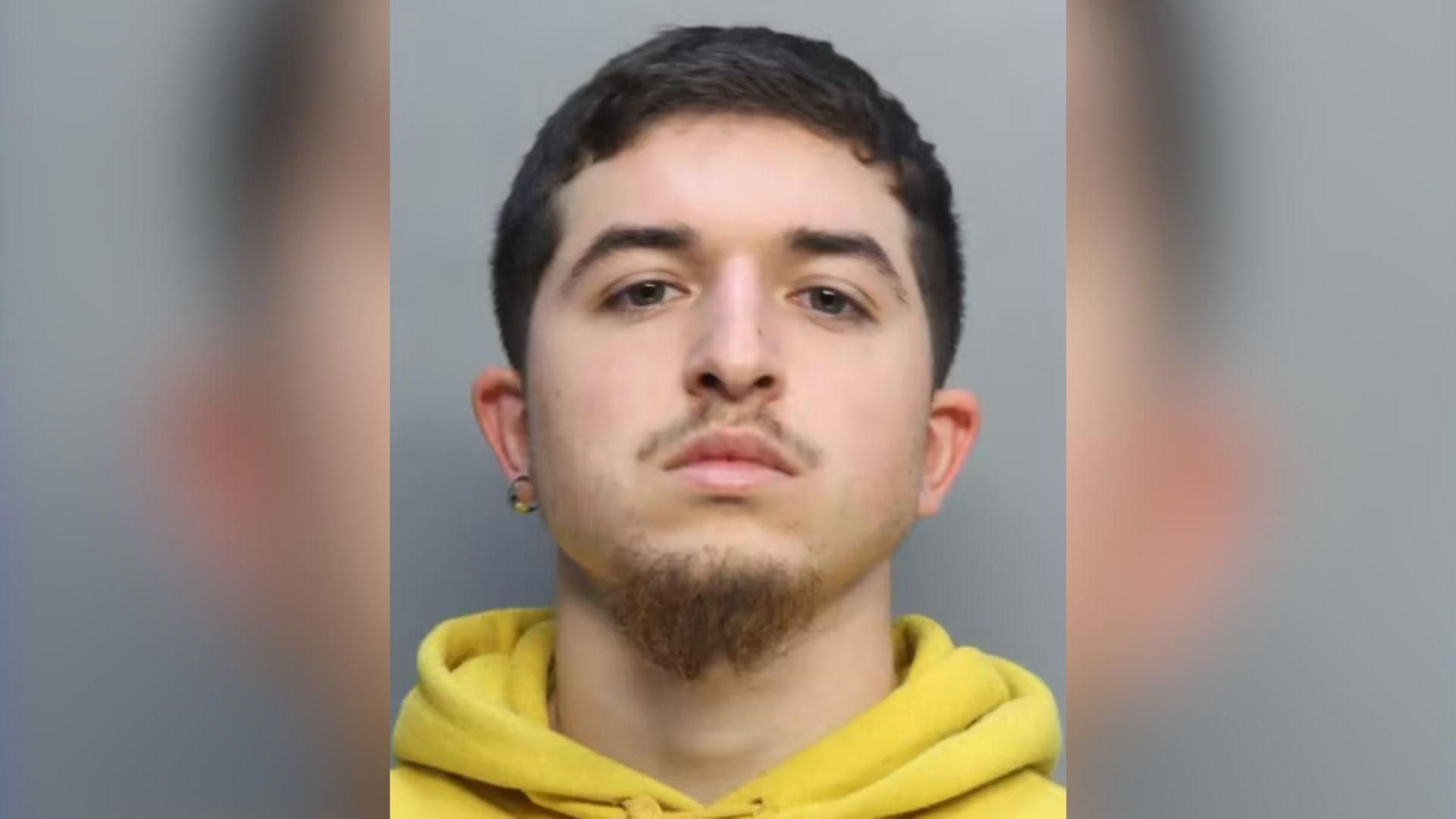 Arrestan a Tiktoker por Ingresar a Escuela y Ofrecer Marihuana