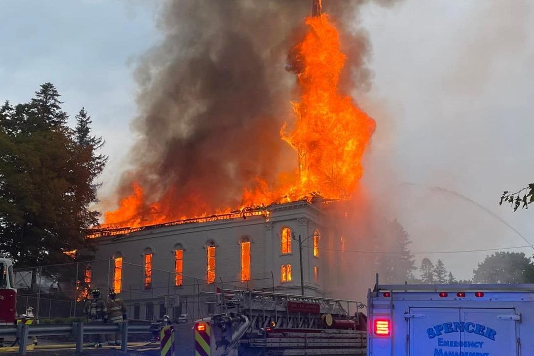 En 1862 un incendio consumió la iglesia que se encontraba en el mismo sitio, ahora el mismo destino acompañó a la que construyeron después del incidente ocurrido en el Siglo XVIII