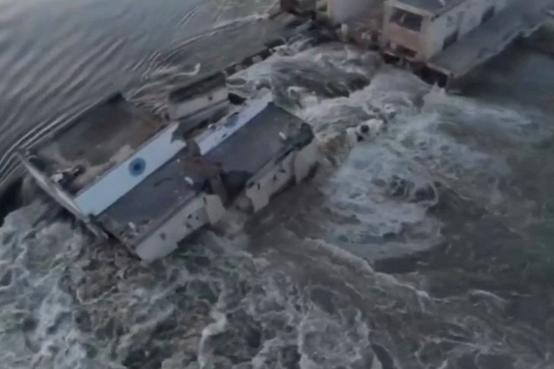 Aumenta Nivel del Agua en Kajovka Tras Destrucción de Presa