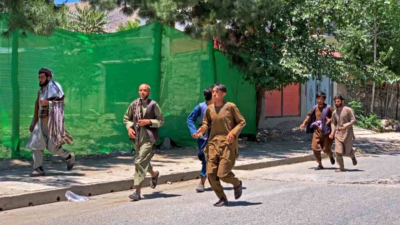 Explosión en mezquita en Afganistán deja al menos 10 muertos y 40 heridos