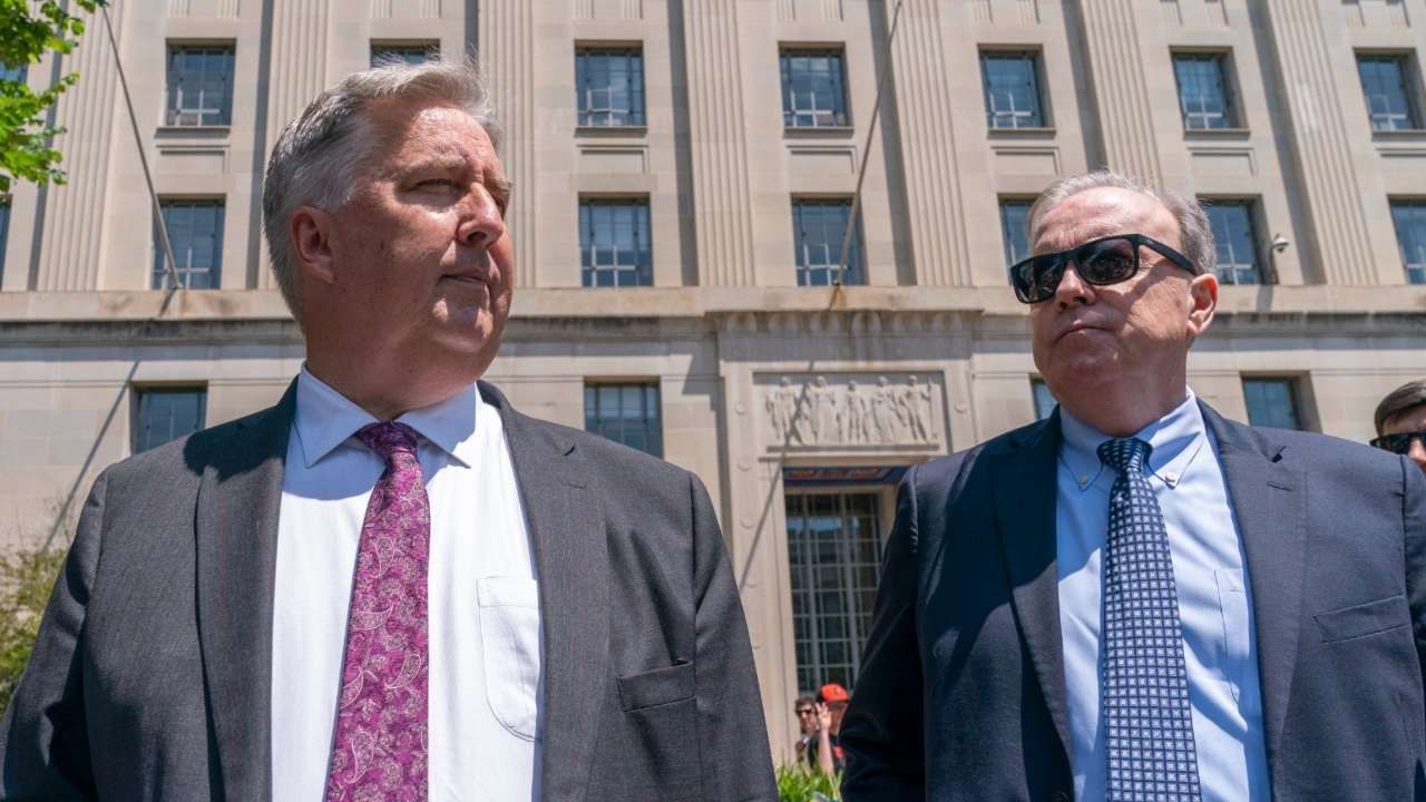Dos abogados que representaban al expresidente de EUA, Donald Trump, renunciaron tras su imputación por el caso de documentos clasificados