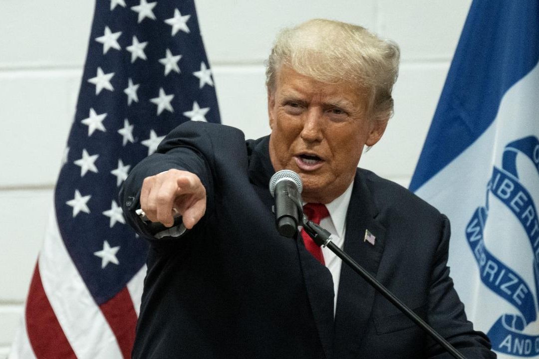 Donald Trump enfrenta 37 cargos en el caso de los documentos clasificados de la Casa Blanca, según el acta de acusación publicada