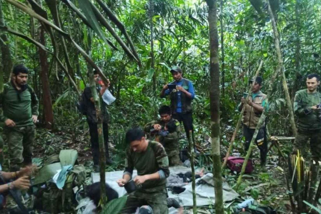 Así elementos militares hallan con vida a los 4 niños perdidos en selva colombiana