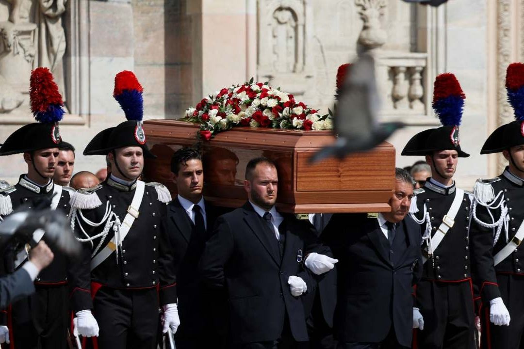 Los restos del exprimer ministro de Italia, Silvio Berlusconi, fueron incinerados en ceremonia privada