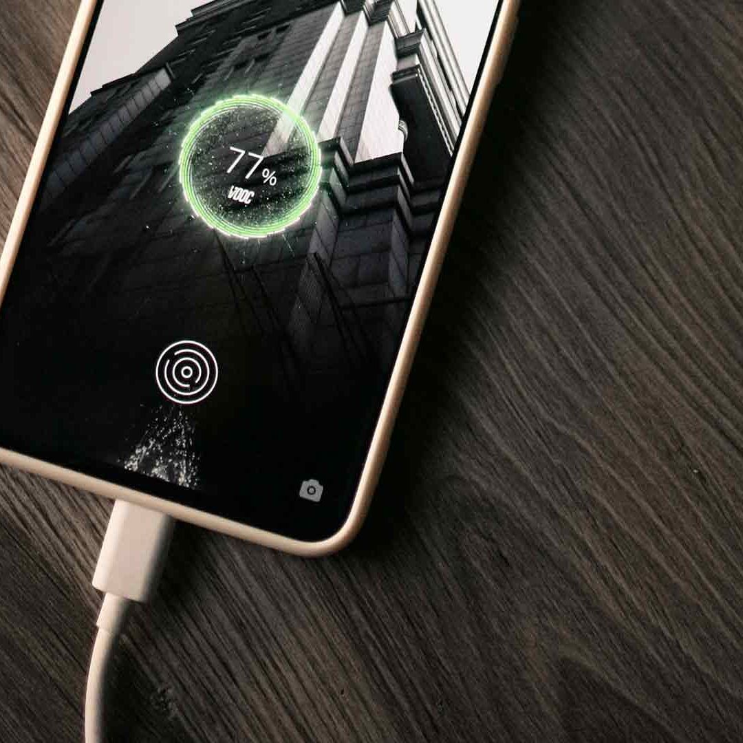 Niña de 12 Años Muere Electrocutada Cuando Cargaba su Celular
