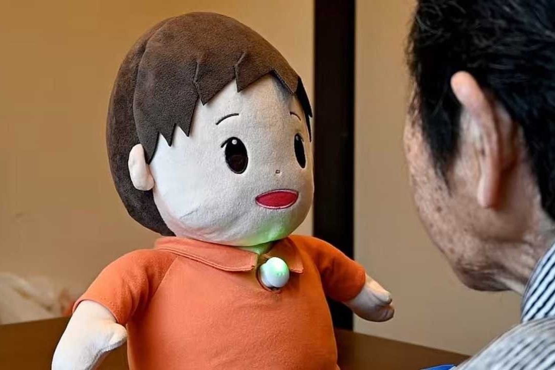 Crean robot que habla con personas con demencia