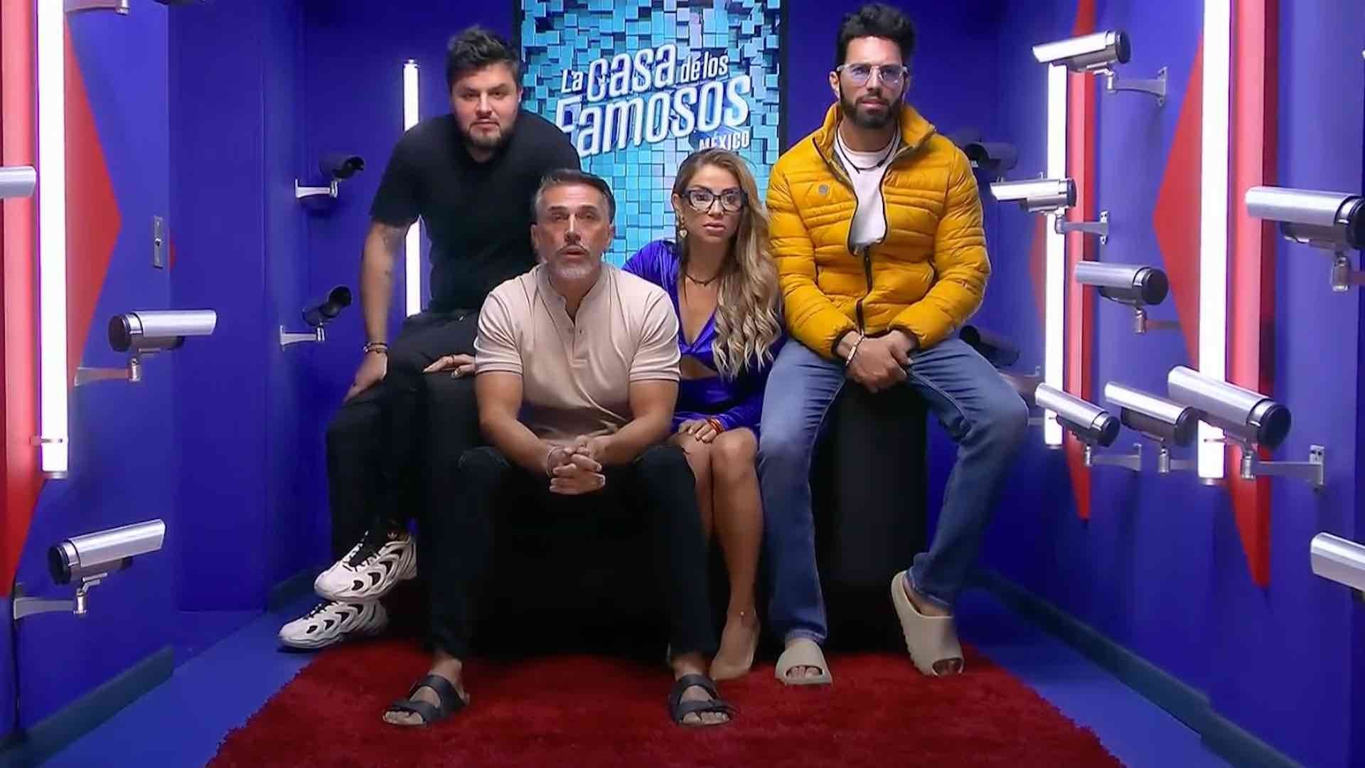 Se transmite de lunes a viernes a las 22:00 horas por Canal 5