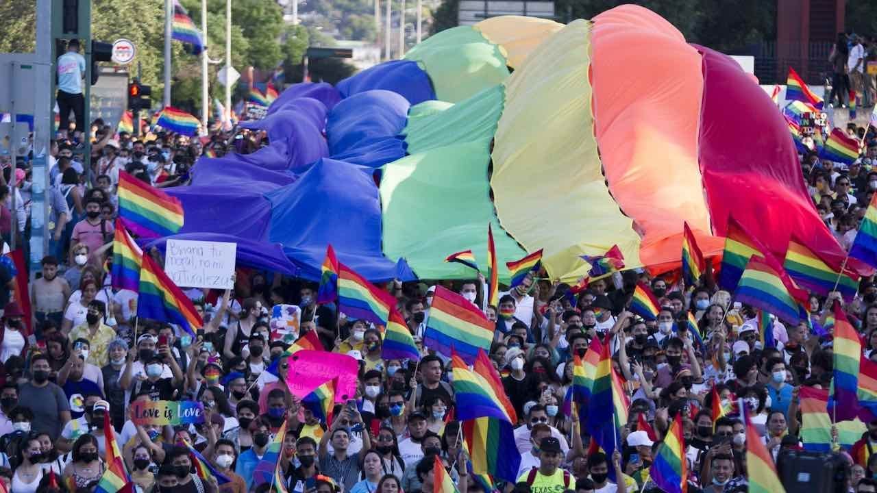 Este es el origen de la bandera LGBT+