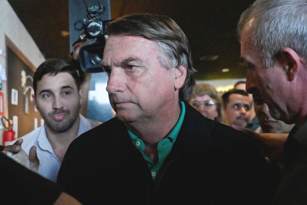 "Una Puñalada por la Espalda": Bolsonaro tras Ser Inahbilitado