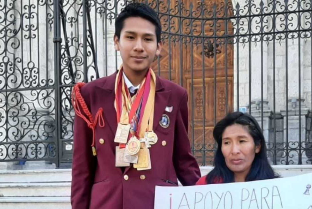 Joven Ajedrecista Vende Dulces para Acudir a Torneo