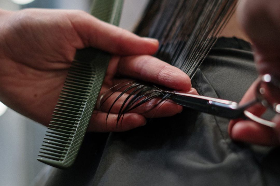 ONU Pide Levantar Prohibición de Salones de Belleza en Afganistán
