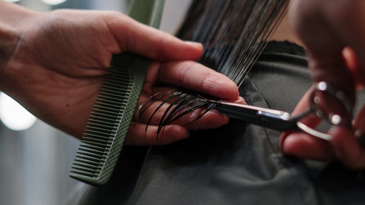 ONU Pide Levantar Prohibición de Salones de Belleza en Afganistán