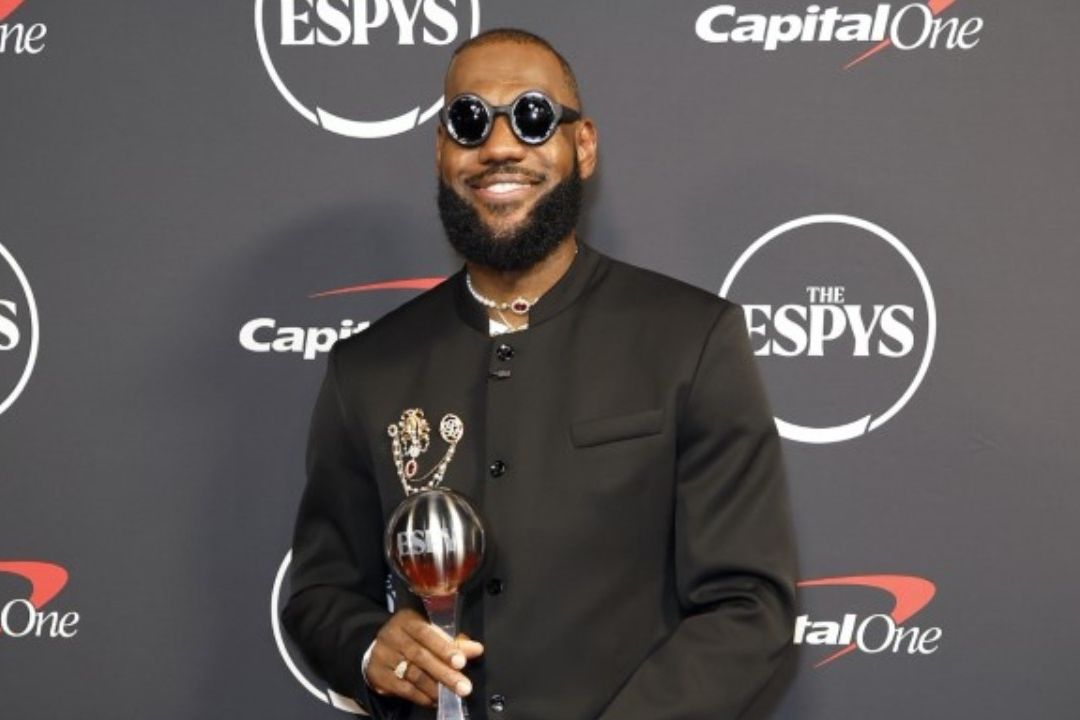LeBron James Descarta su Retiro del Básquetbol