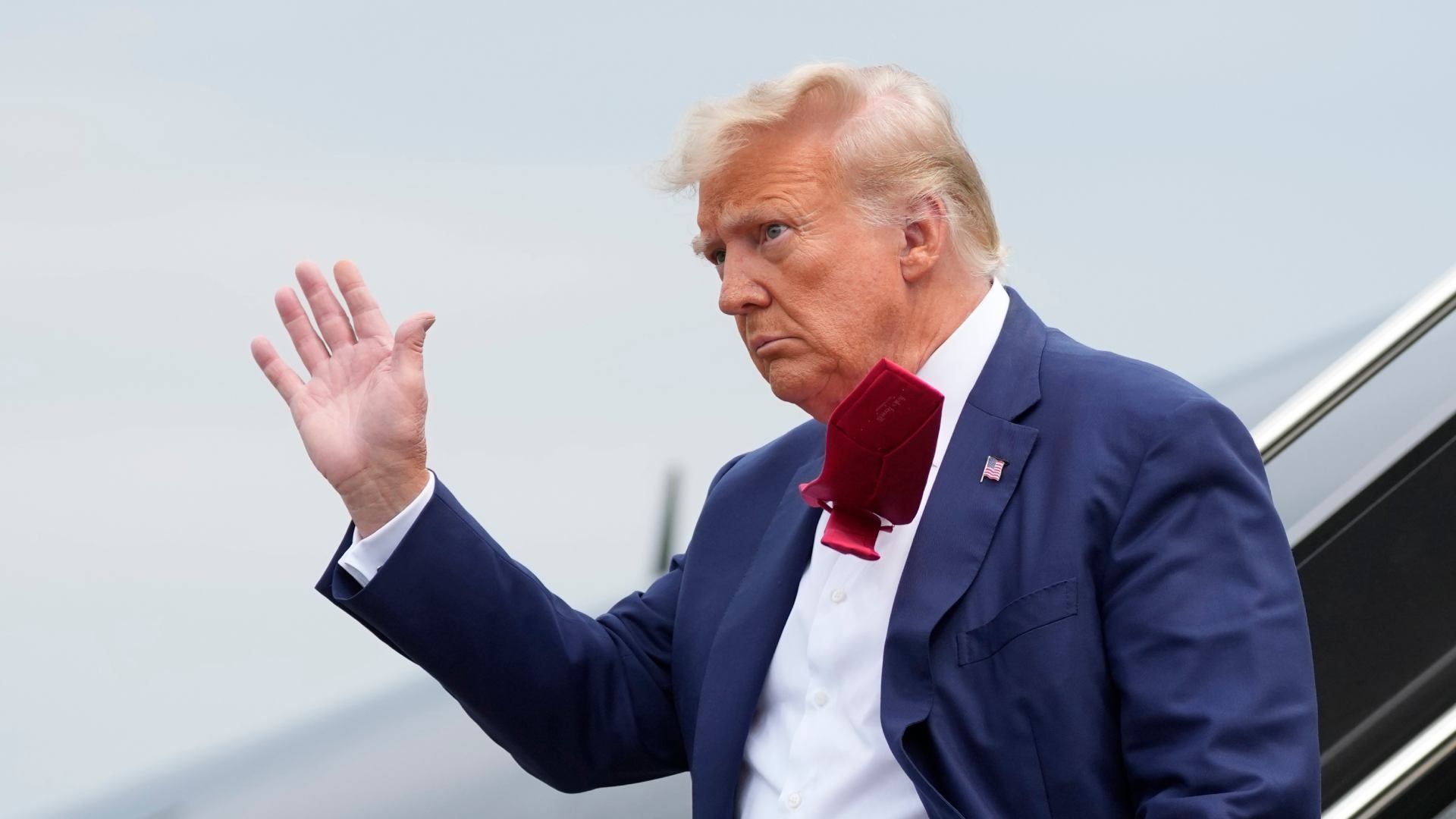 Donald Trump y sus Tres Arrestos: ¿De Qué Se le Acusa?