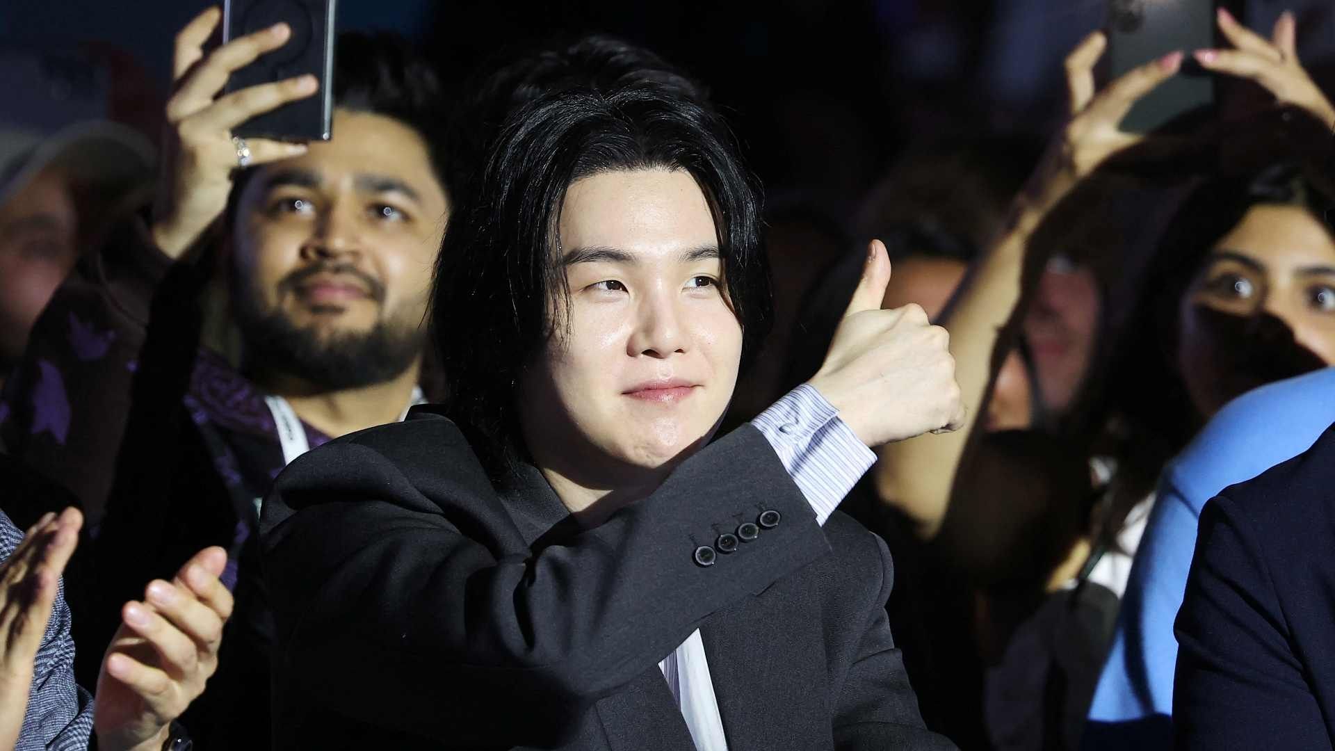 Suga de BTS inicia el proceso para hacer su servicio militar en Corea del Sur