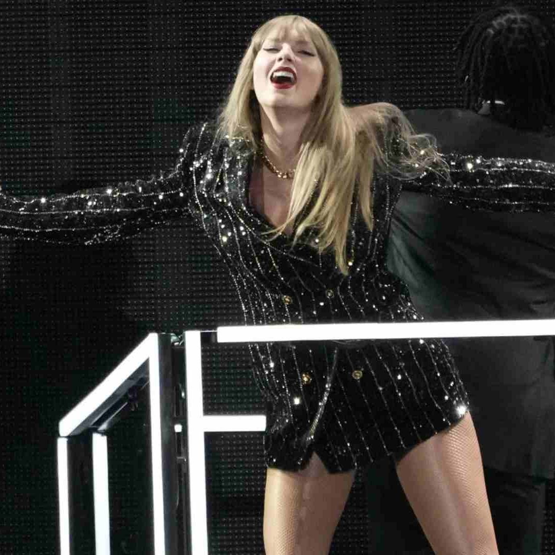 Universitarios Aprenden Literatura con Curso de Canciones de Taylor Swift